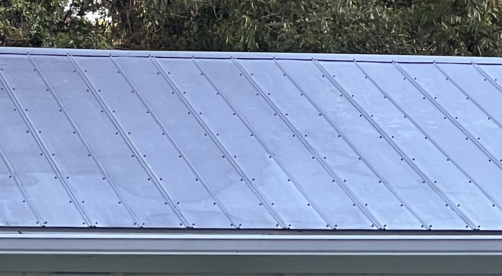 5V Roof - rows of visible screws